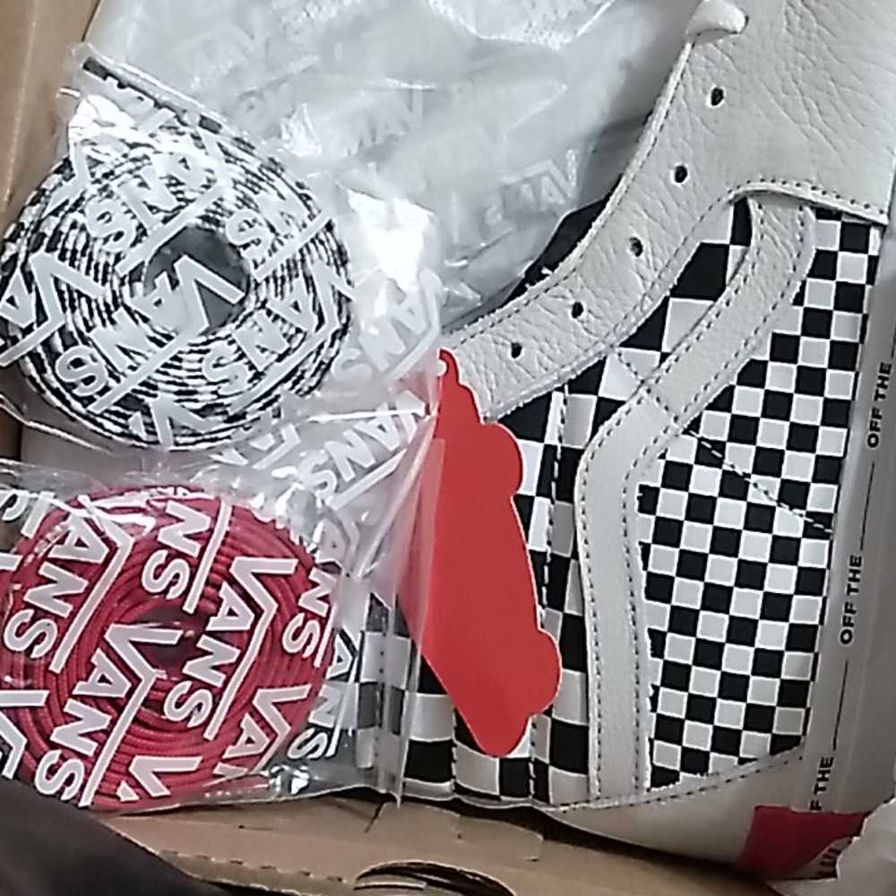NEW VANS high top 2 SHOE STRINGS INCLUDED